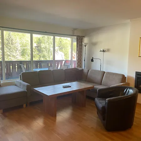 Apartment Stor Med 4 Soverom Og 2 Bad I Sentrum